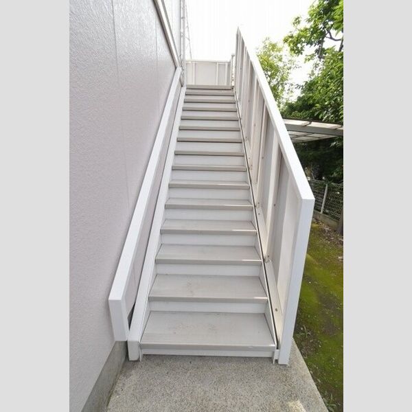 サンファミールSY102号室 階段