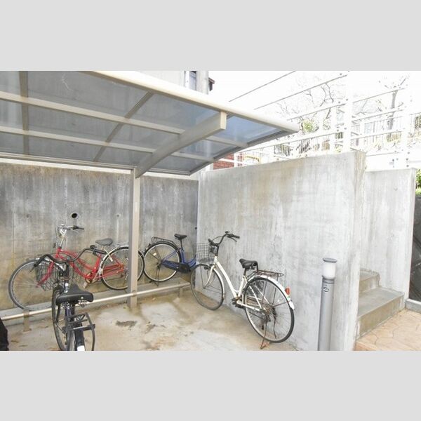 グランドソレイユ 駐輪場