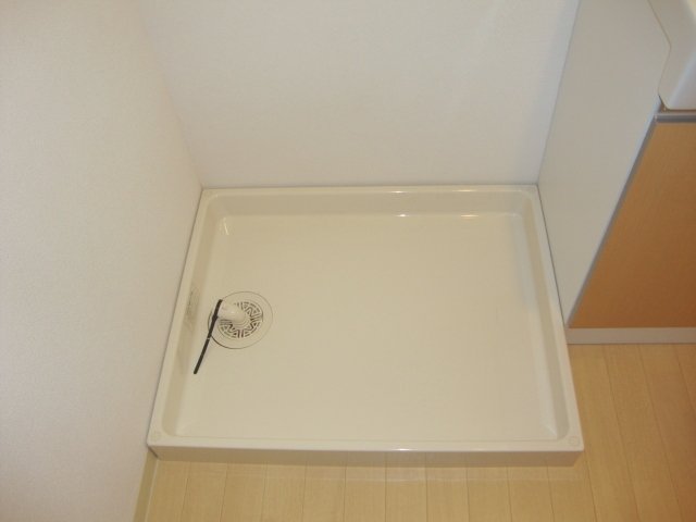 Ｃａｍｅｒａ　Ｆｅｌｉｃｅ102号室 洗濯機置場