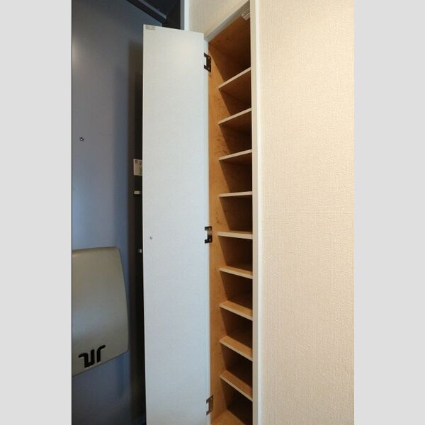 ローズ・ウッド305号室 シューズボックス