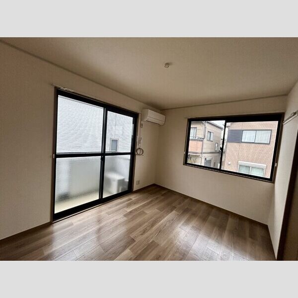 シャルマン上山201号室 南西側洋室