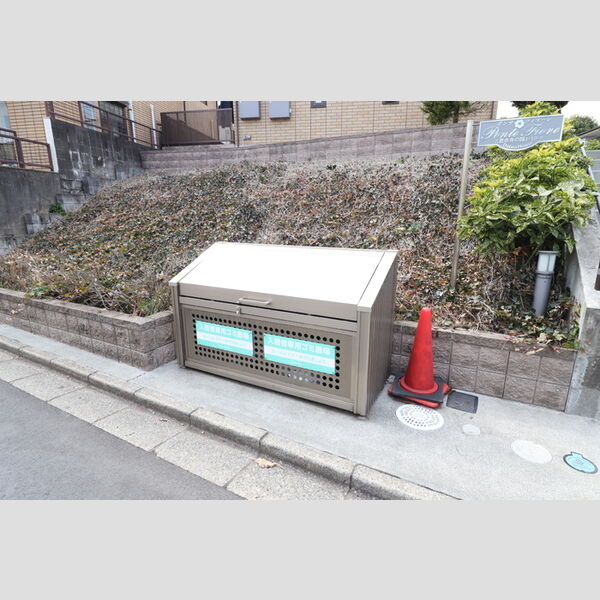 ポンテ・フィオーレ ゴミ捨場