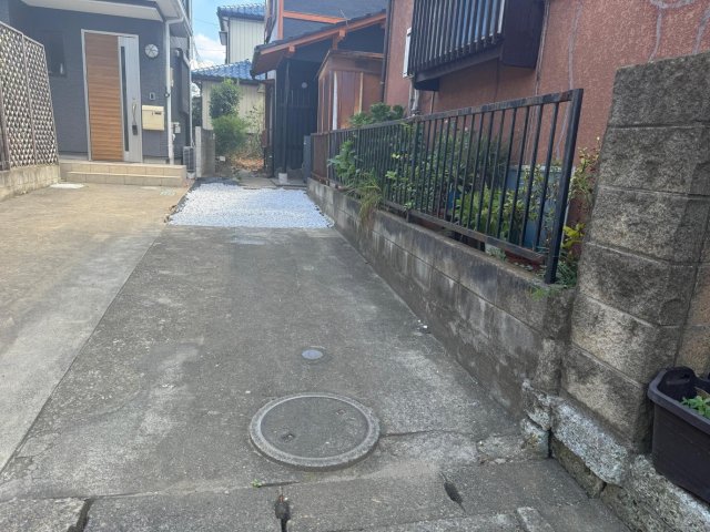 越谷市大杉戸建て 駐車場は縦に2台停められます