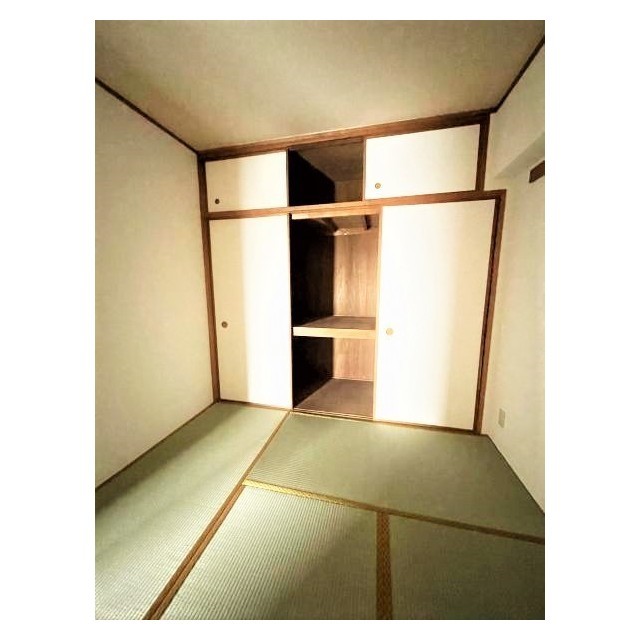 グリーンフィールド大山 和室　押入内部