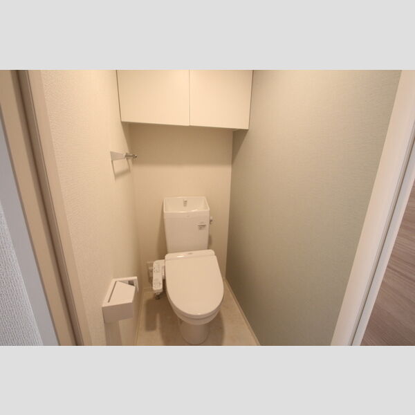 アヴァンス東日暮里205号室 トイレ