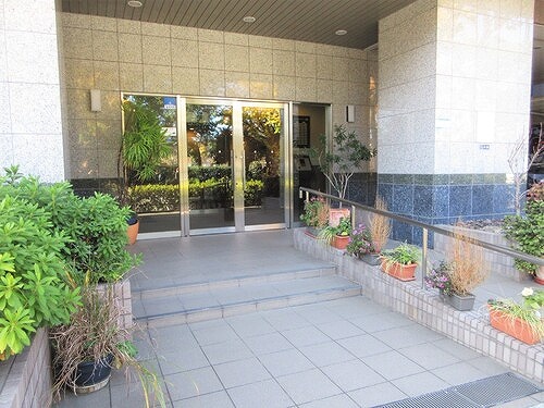 ライオンズプラザ池之端9階 エントランス　別角度