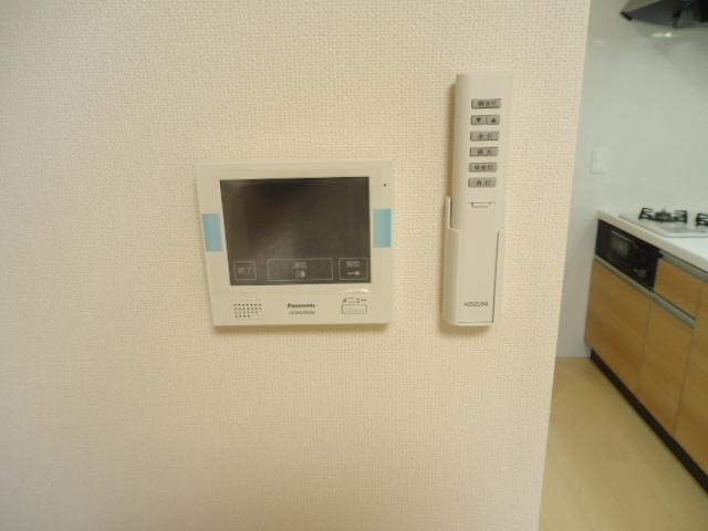 アーバンクレスト101号室 カメラ付インターホン