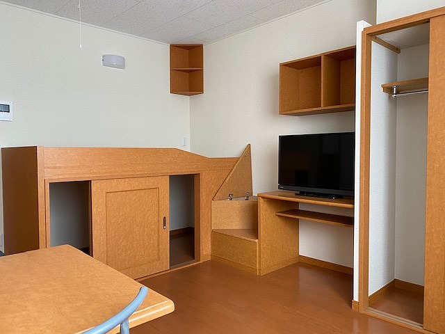 レオパレス西ノ前 衣類がたくさん掛けられます