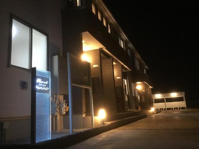 リバーウェル103号室 外観写真（夜）