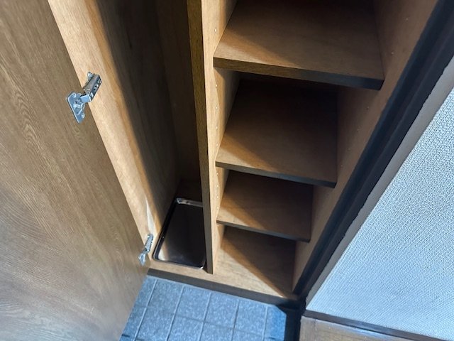 ＪＬＢグランエクリュ松濤2階 靴入