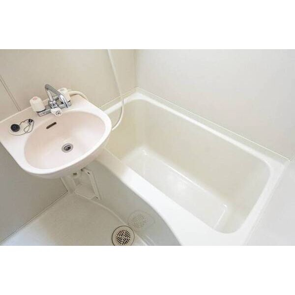 リフィナ横浜新杉田0101号室 お風呂