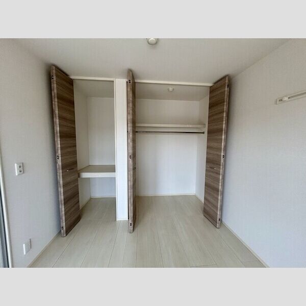 クラヴィーア船橋三山207号室 南側洋室クローゼット