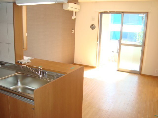 ワースファミリア・ユー リビング