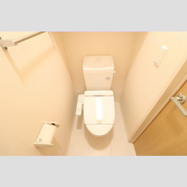 第8グリーンハイツ205号室 温水洗浄暖房便座