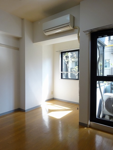 ドルチェ府中205号室 リビング