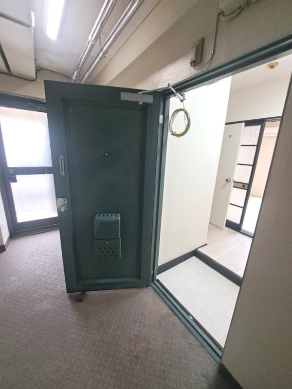 泉屋ビル3階 玄関