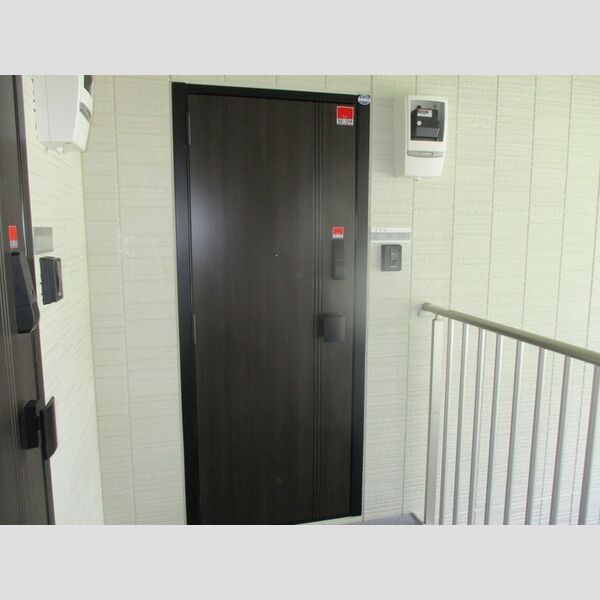 オーフィングⅢ303号室 玄関