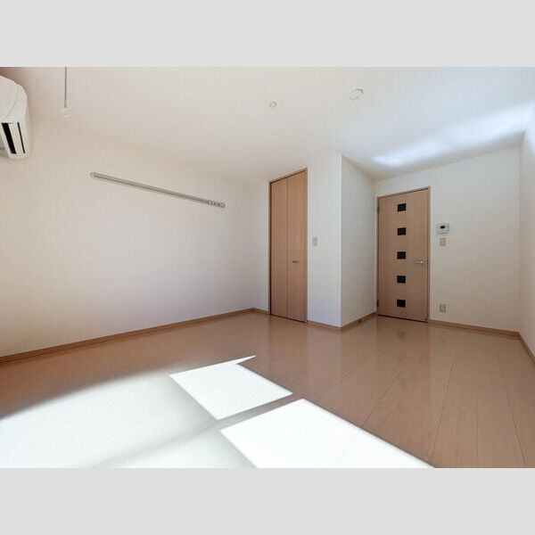 ルインズ・イン・マルヤマ　ABCDEFB102号室 リビング