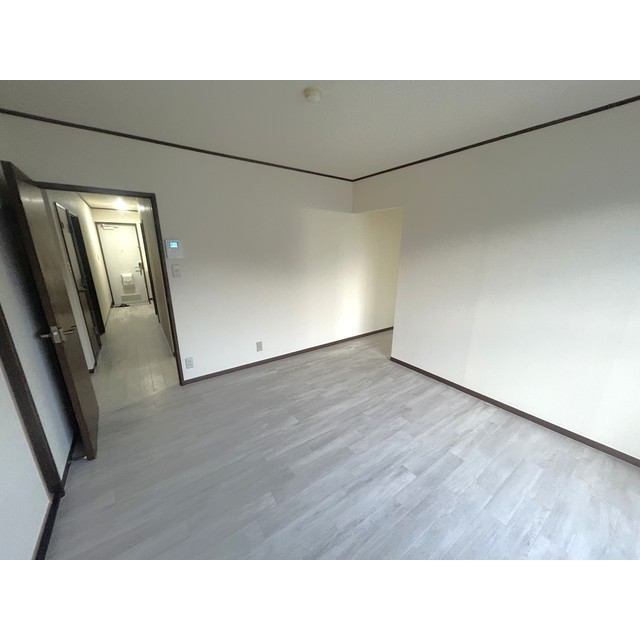 グランデュール瀬戸岡203号室 リビング