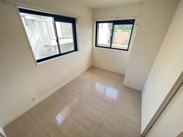 アンビシャス千葉城前502号室 洋室