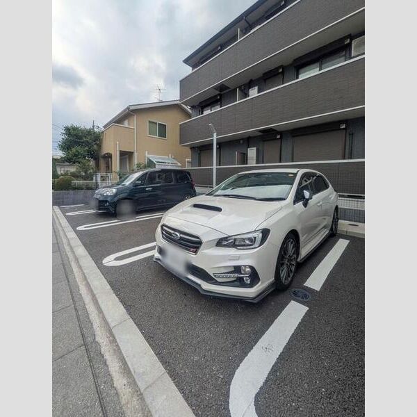 アリュール 駐車場