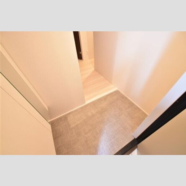 ヒルズ萩山106号室 玄関