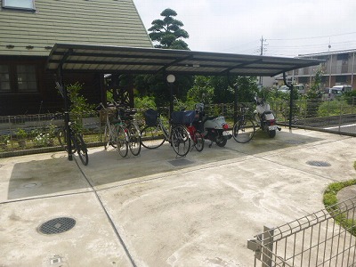 レオネクスト撫子邸205号室 屋根付き駐輪場