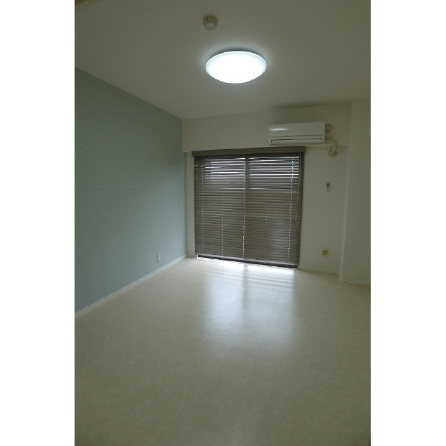 シーサイドビラ鵠沼0201号室 リビング