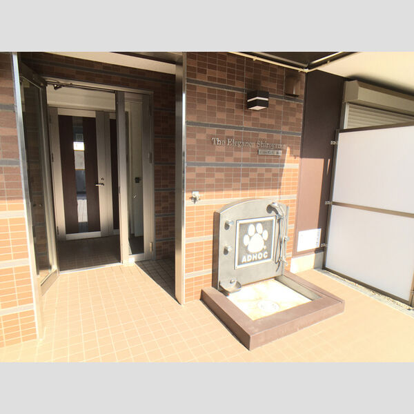 ジ・エレガンス城山106号室 エントランスです。