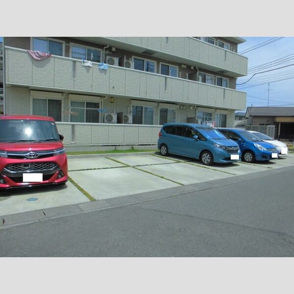 サニークロスZ 駐車場