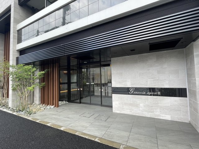 ジェノヴィア綾瀬Ⅱ エントランス