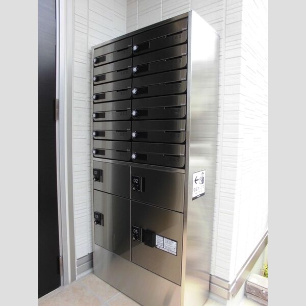 ホワイトヴィラ 宅配ボックス