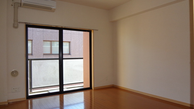 トレセリア横山0502号室 洋室広々8.1帖です♪