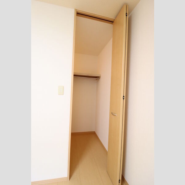 めぞん モナリエ102号室 ウォークスルークローゼット