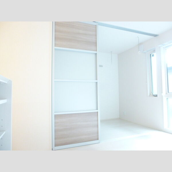 パインコート八幡102号室 洋室