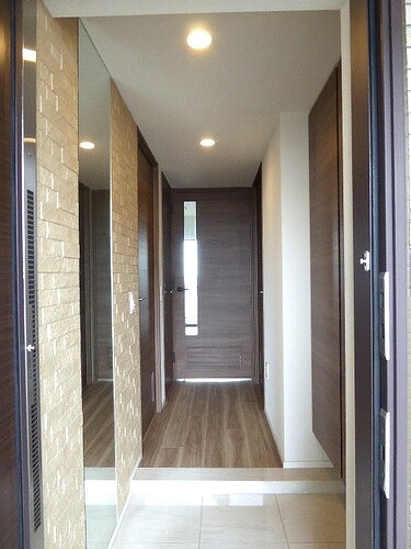 ライオンズ船橋本町マークスフォート8階 共有部からその室内※前回募集時／2024年5月の写真