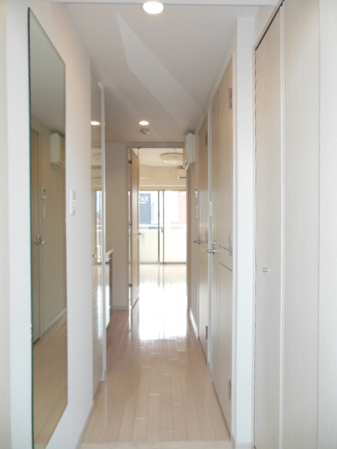 ガーラ・ステーション新宿御苑前6階 玄関です