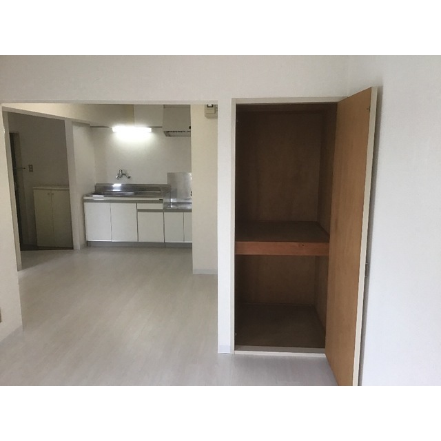 アゼリアコート柿生303号室 内観