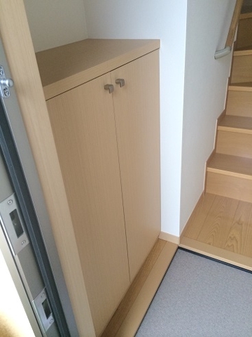 プリムローズＢ2階 玄関