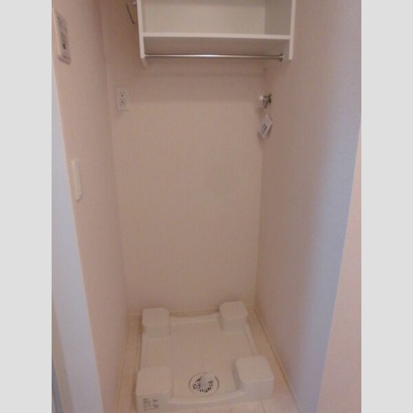 レセンテ小仲台202号室 洗濯機置き場