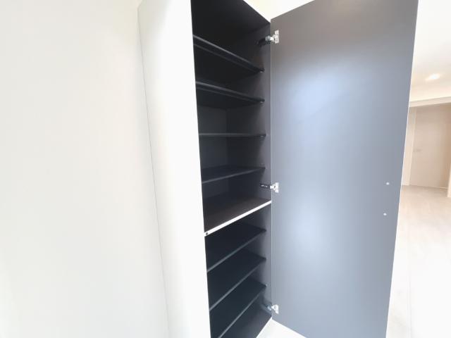 ルナーヴィラージュ 下駄箱