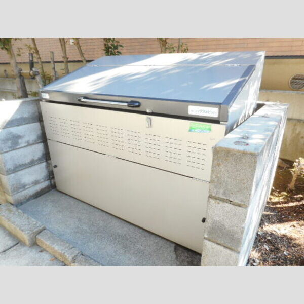 ラ・ヴェルドミール 入居者様専用ゴミストッカー