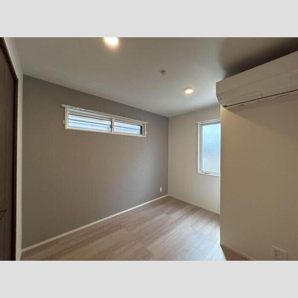 セレスティア西綾瀬102号室 洋室