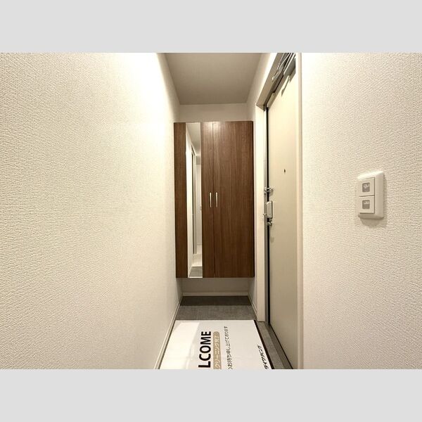 Pixie hollow　A棟205号室 玄関