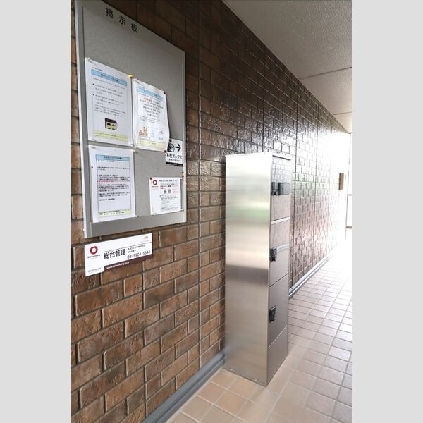 クレスト・シノダ 掲示板・宅配ボックス