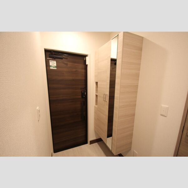 グラナーデ扇Ⅱ103号室 玄関