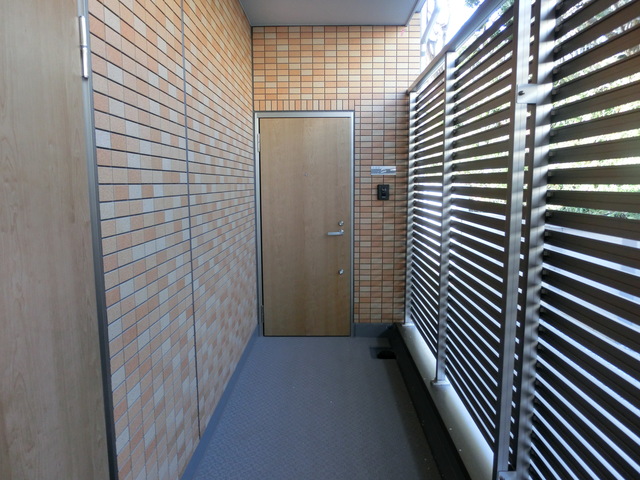 テラス妙蓮寺 玄関