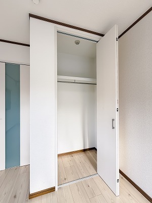 シモンズ栗木台1階 収納