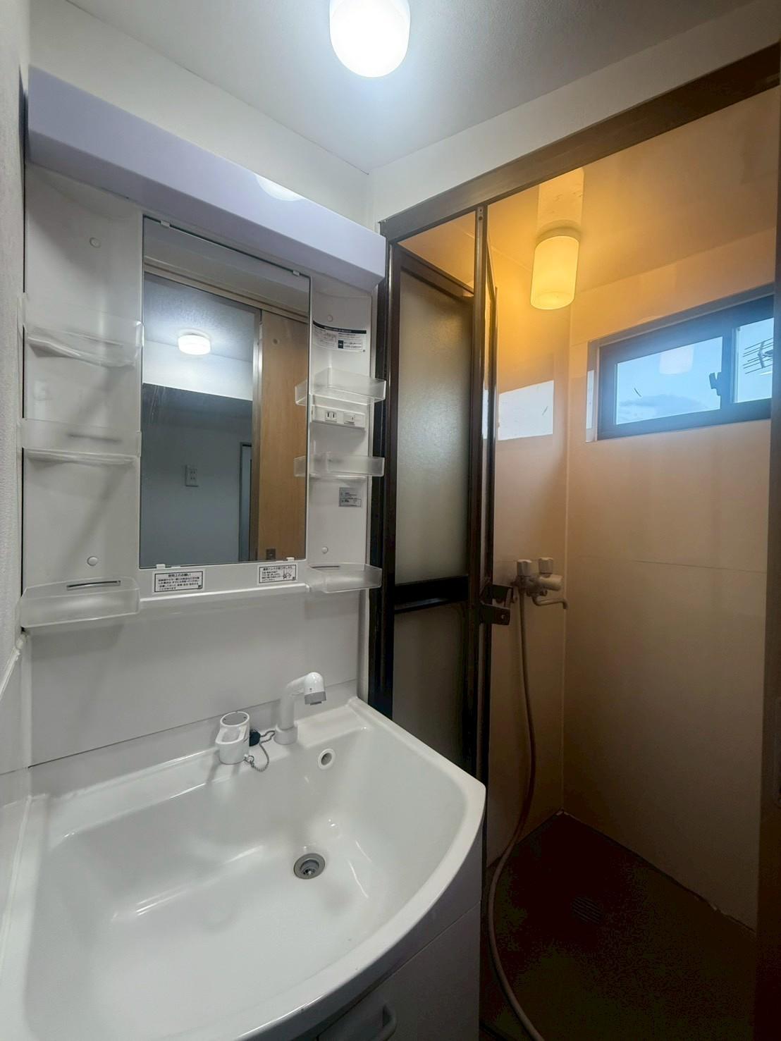 新穎マンション401号室 新設の独立洗面台です♪