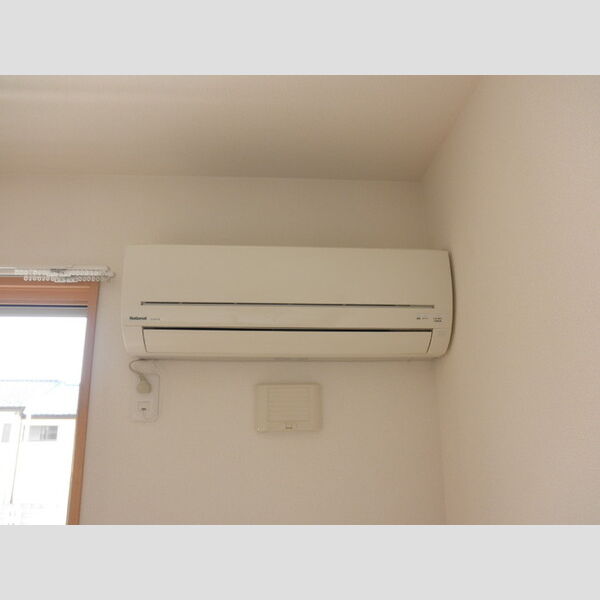 メゾン　プリメーロ 東側洋室にはエアコンが付いています♪